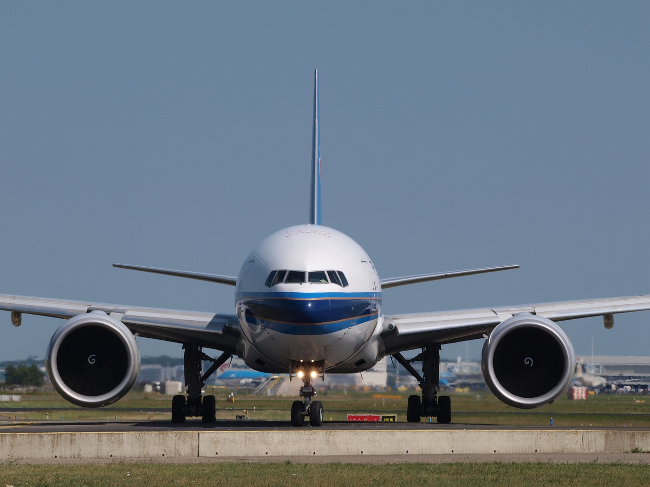 china-southern-airlines-boeing-777-aircraft-884392.jpg